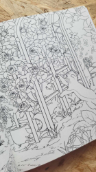 A floral journey of a cat seeking the joyful bell- JAPONSKO