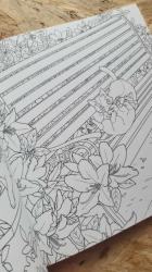 A floral journey of a cat seeking the joyful bell- JAPONSKO
