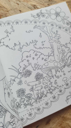 A floral journey of a cat seeking the joyful bell- JAPONSKO