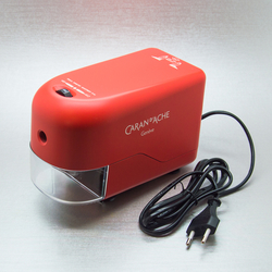 Caran d´Ache - Electric Pencil Sharpener - elektrické ořezávátko pro různé tužky a pastelky