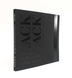 Fabriano Black Black černý skicák - lepený (300 g/m2, 20 archů) - A4 