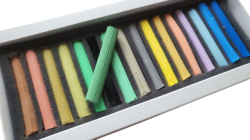 OLKI Petersburg - Artists´ Soft Pastels - měkké kulaté pastely - sada 16 ks - JARO