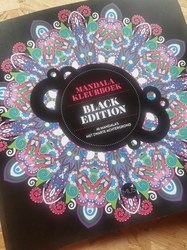 Het enige echte mandalakleurboek - BLACK EDITION - mandaly na černém pozadí 